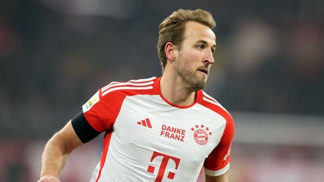 Alan Shearer’s glam daughter Hollie flashes bra in see-through lace top - Bóng Đá