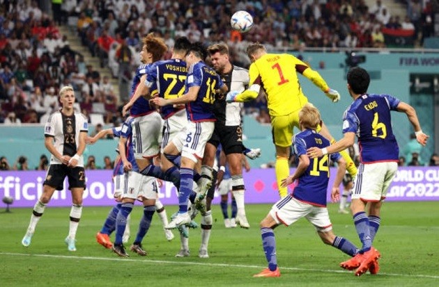 Sân vận động St Mary's chìm trong khói lửa - Bóng Đá