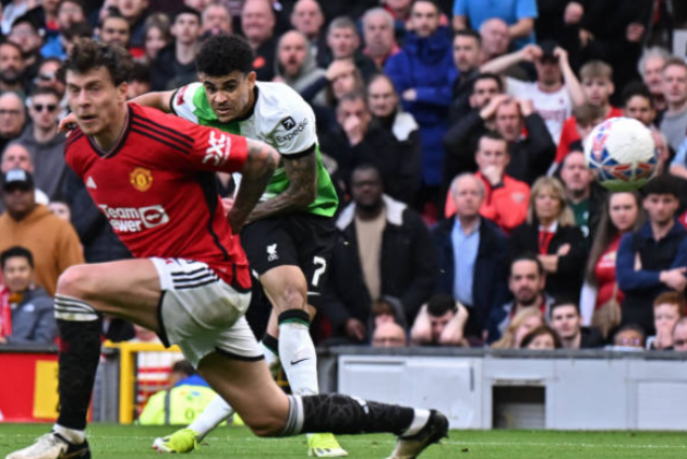 TRỰC TIẾP Man United 1-0 Liverpool (H1): The Kop bị tước bàn thắng - Bóng Đá