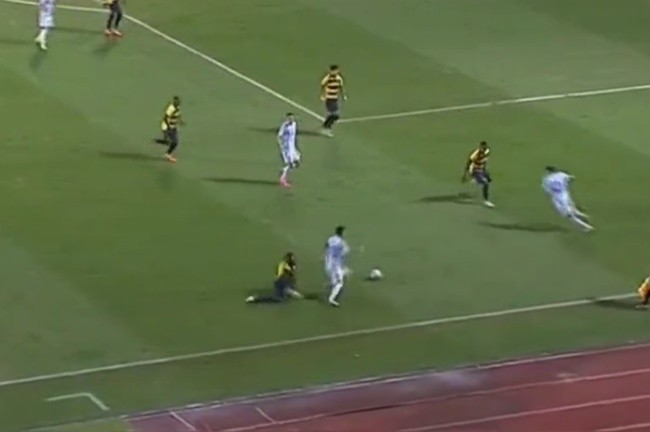 Sheffield United's teammates Vinicius Souza and Jack Robinson fought  - Bóng Đá