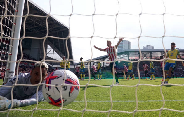 Navas mắc sai lầm nghiêm trọng, Forest lâm nguy  - Bóng Đá