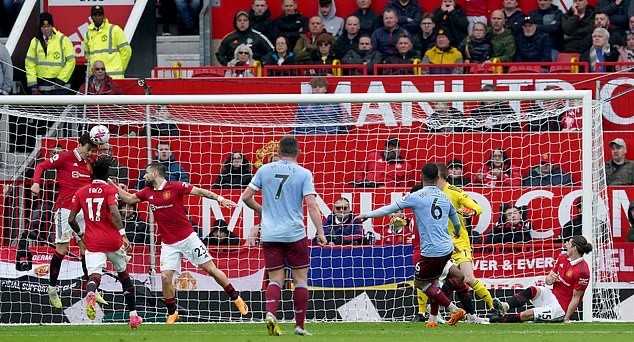 Victor Lindelof stats show United have nothing to fear amid defensive injury woes - Bóng Đá