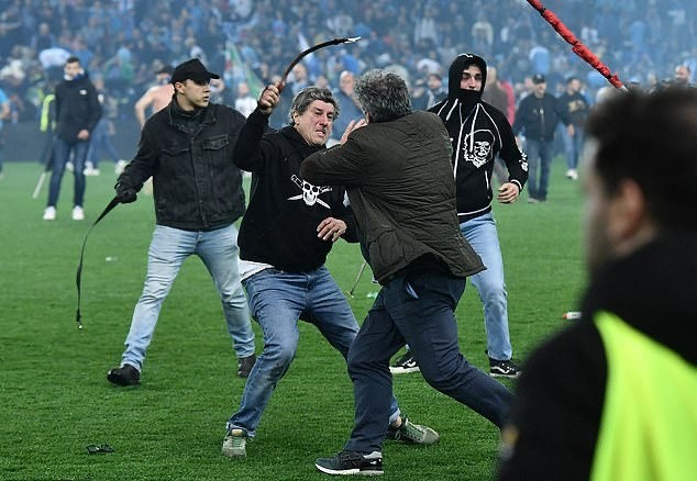 Ẩu đả, bạo loạn gây chết người sau khi Napoli vô địch Serie A - Bóng Đá