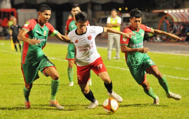 Đánh bại Bình Phước, Long An chen chân vào top 3 - Bóng Đá