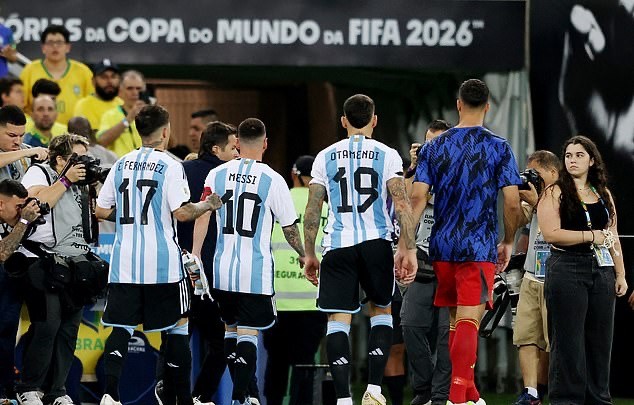 Máu đổ, nước mắt rơi khi bạo loạn xuất hiện ở trận Brazil - Argentina - Bóng Đá
