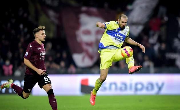Benzema dedicates Madrid win to late great Amancio - Bóng Đá