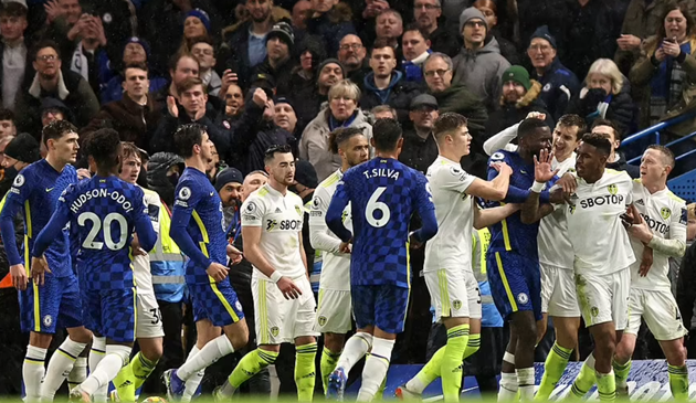 Lukaku vận hết sức tách Rudiger khỏi xung đột - Bóng Đá