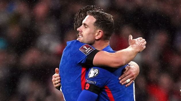 Giúp Anh hủy diệt Albania, Maguire ăn mừng như thách thức - Bóng Đá