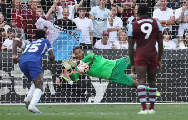 Chelsea signing told he 'should have taken ball off Enzo Fernandez' for penalty miss - Bóng Đá