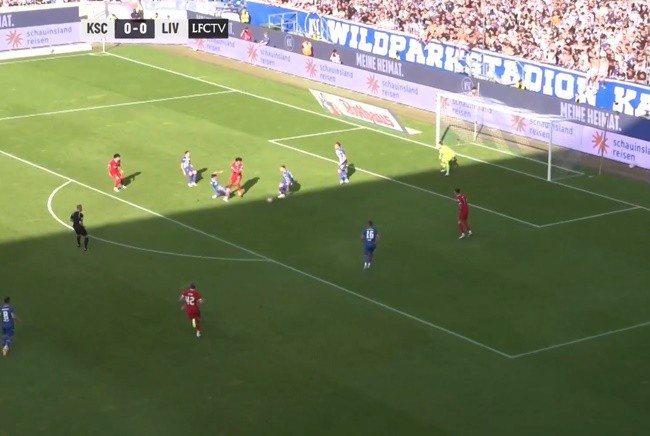 Toàn cảnh pha bóng biến Nunez thành trò hề - Bóng Đá