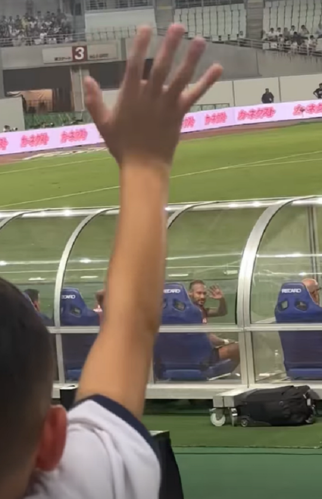  Kim Kardashian bay hơn 4000 dặm để xem Ronaldo - Bóng Đá