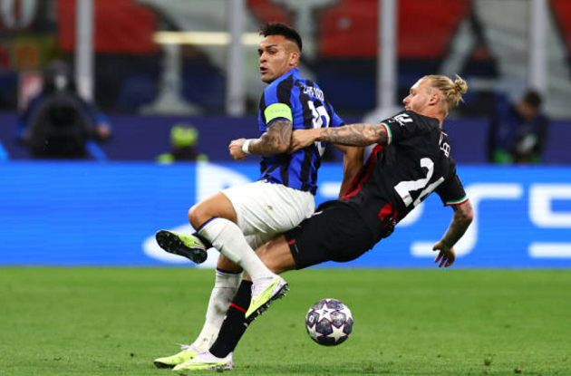 Dele Alli looks loved up with girlfriend Cindy Kimberly - Bóng Đá