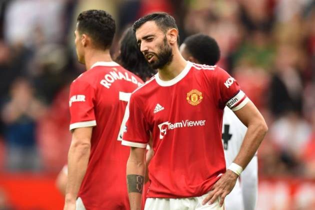 Kalvin Phillips hilariously takes out referee Andre Marriner during Tottenham v Leeds - Bóng Đá