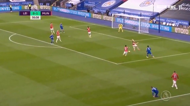 Pha phòng ngự hài hước của Maguire vs Leicester - Bóng Đá