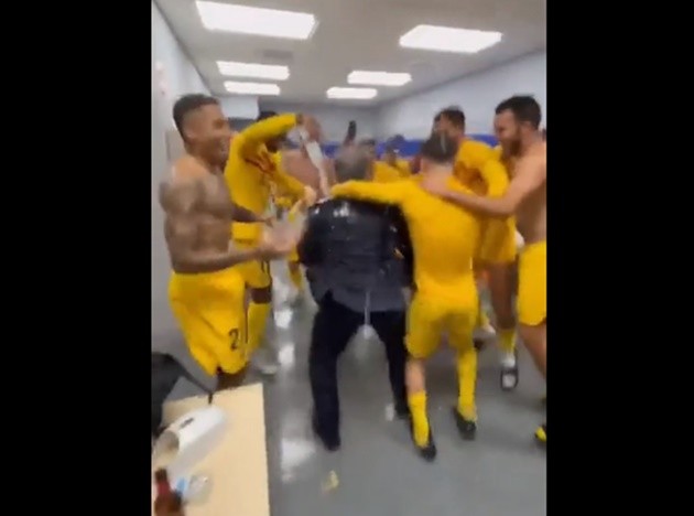 Ramsdale cưới vợ - Bóng Đá