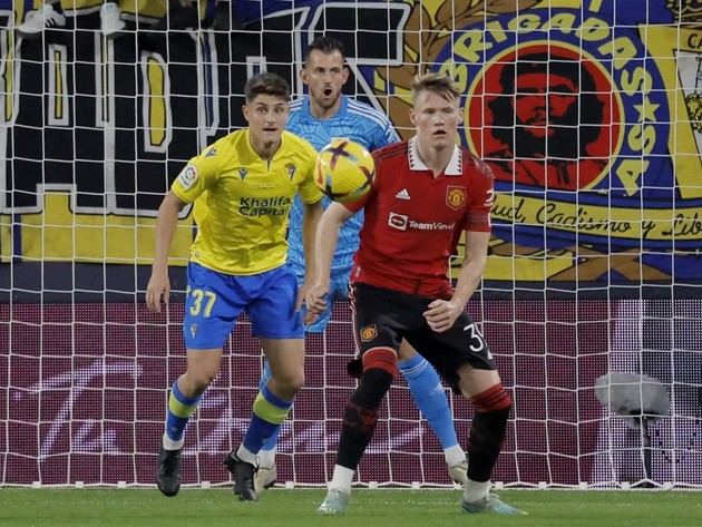 Bukayo Saka, Son and Eze dress to impress in designer clobber as they attend London Fashion Week event - Bóng Đá