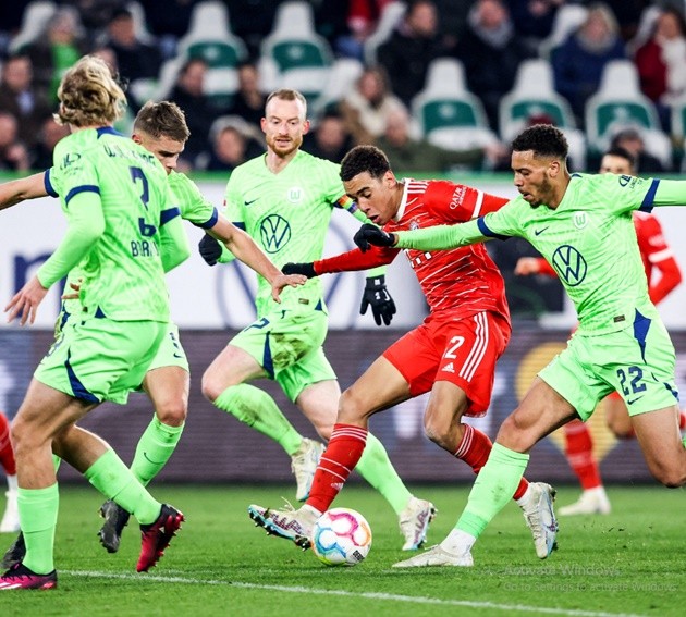 Salah vs Martinez - Bóng Đá