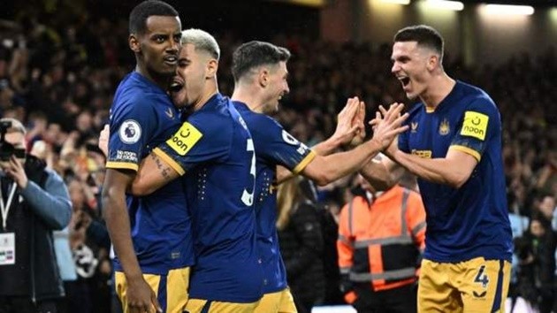 Karim Benzema score stunning goal on Al-Ittihad debut - Bóng Đá