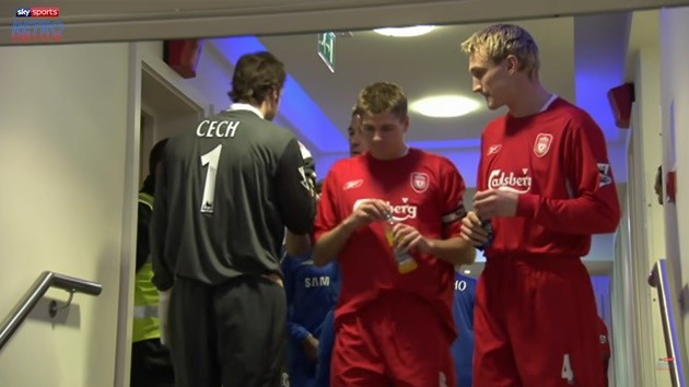 Toàn cảnh De Bruyne thô bạo với Arteta, bị CĐV Arsenal tấn công - Bóng Đá