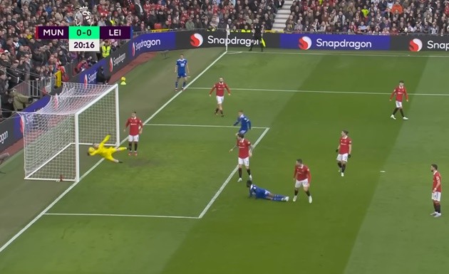 West Ham stars climb into crowd to break up fights - Bóng Đá