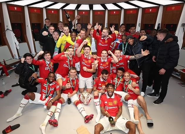 Jorginho’s stunning girlfriend Catherine Harding shows off bikini body - Bóng Đá