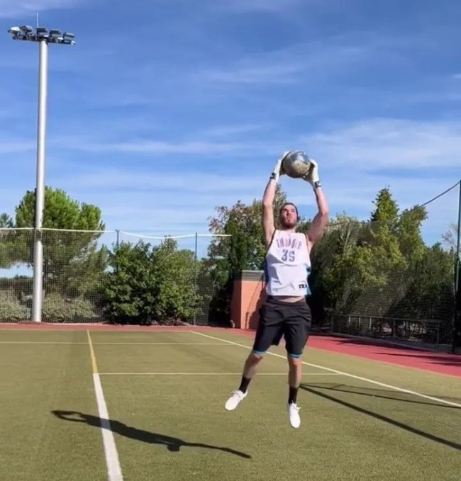 David de Gea has shared a training video as he keeps himself in shape - Bóng Đá