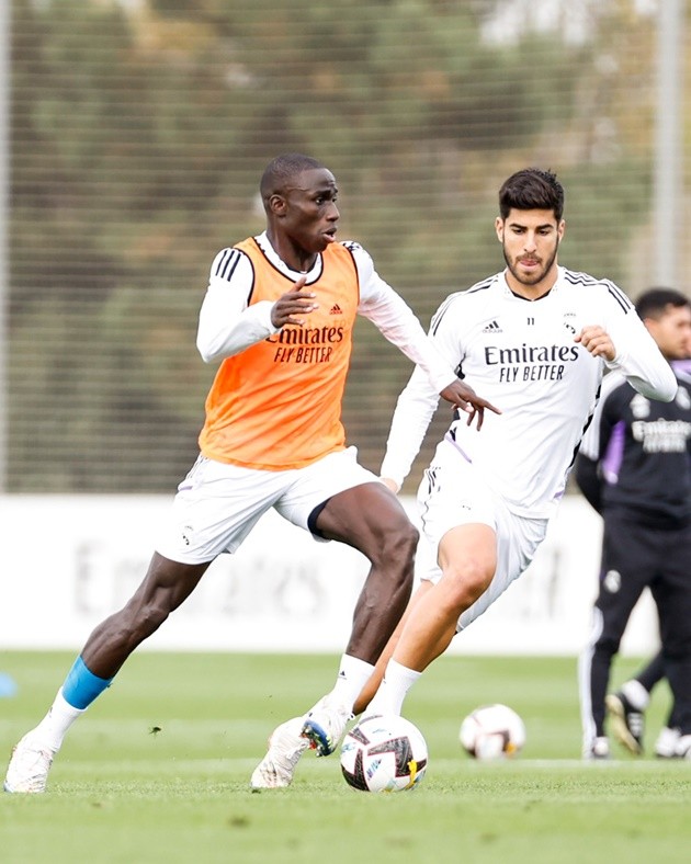 Sân Emirates chào đón 2 con người đặc biệt trở lại - Bóng Đá