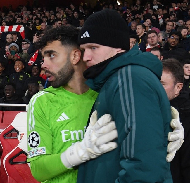 Ramsdale - Raya - Bóng Đá