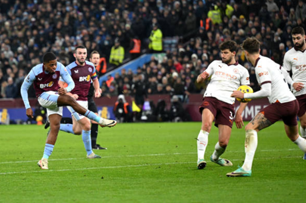 Aston Villa đang khiến Man Utd 