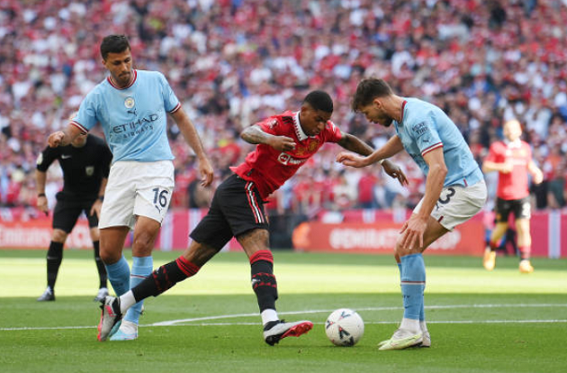 TRỰC TIẾP Man City 1-0 Man Utd (H1): Rashford đánh đầu chệch cột - Bóng Đá