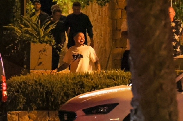 Moment Man City’s Champions League stars fly into Ibiza on private jet for 10-hour secret bash before heading back to UK - Bóng Đá