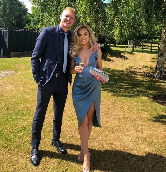 Aaron Ramsdale and stunning fiancee Georgina expecting first child as Arsenal star shares emotional video - Bóng Đá