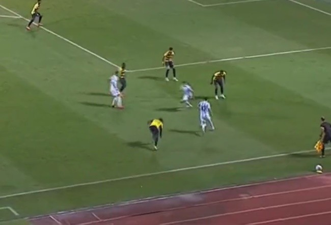 Sheffield United's teammates Vinicius Souza and Jack Robinson fought  - Bóng Đá