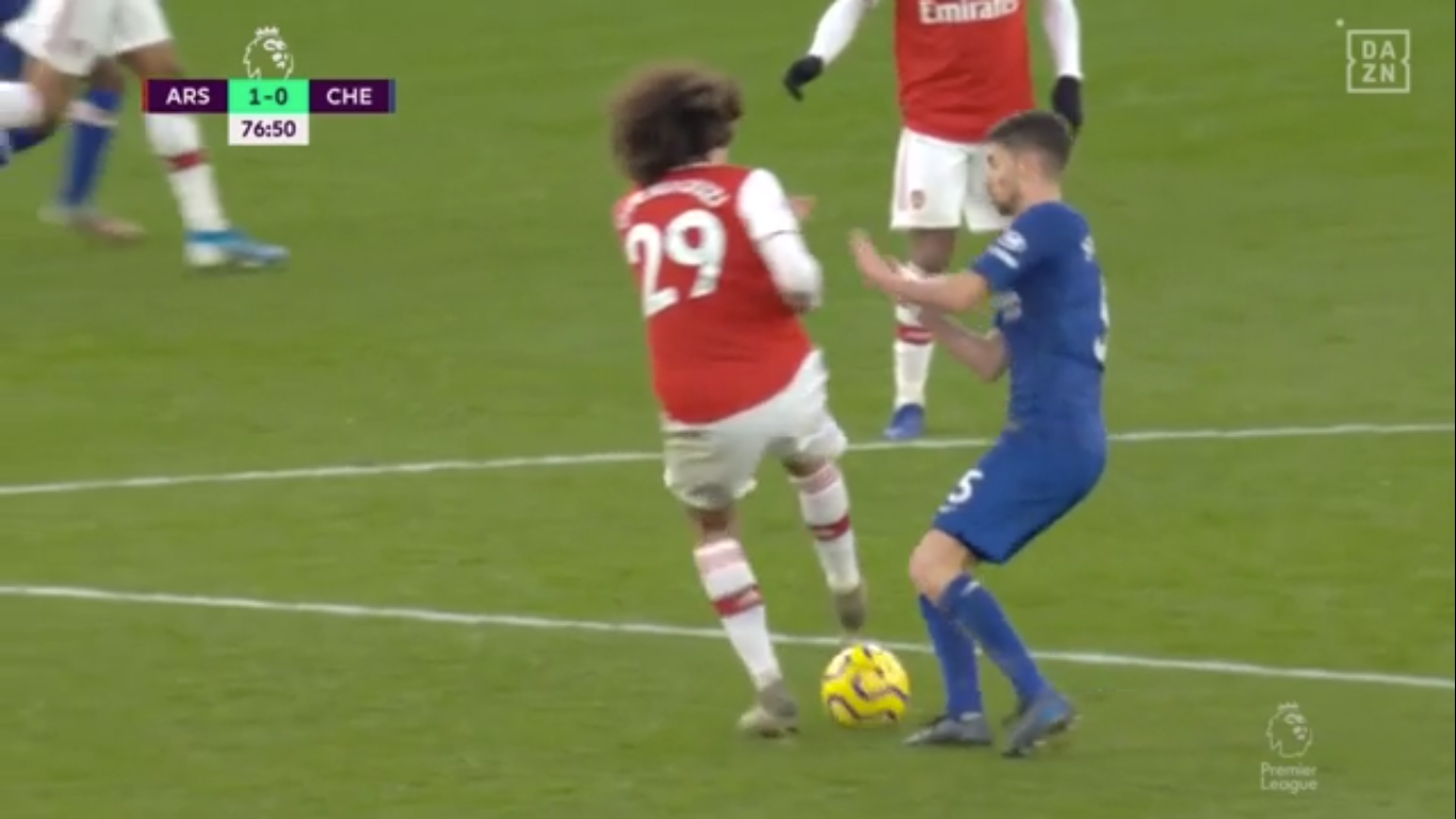 'Làm thế nào Jorginho vẫn còn ở trên sân để ghi bàn?' - Bóng Đá