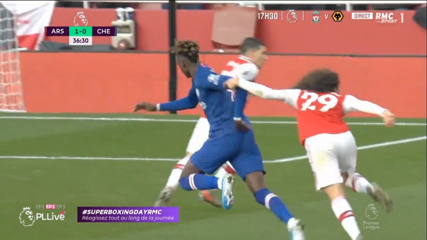 Chelsea mất trắng 1 thẻ đỏ và 1 quả penalty trước Arsenal? - Bóng Đá