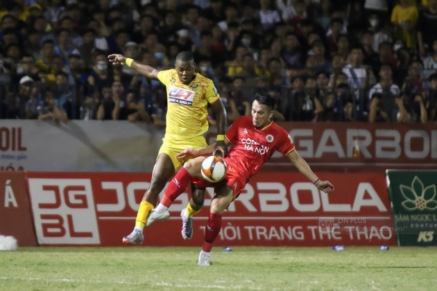 Kiatisuk úp mở chia tay HAGL; Nhiều cầu thủ Trung Quốc không muốn tham dự Asiad 19 - Bóng Đá