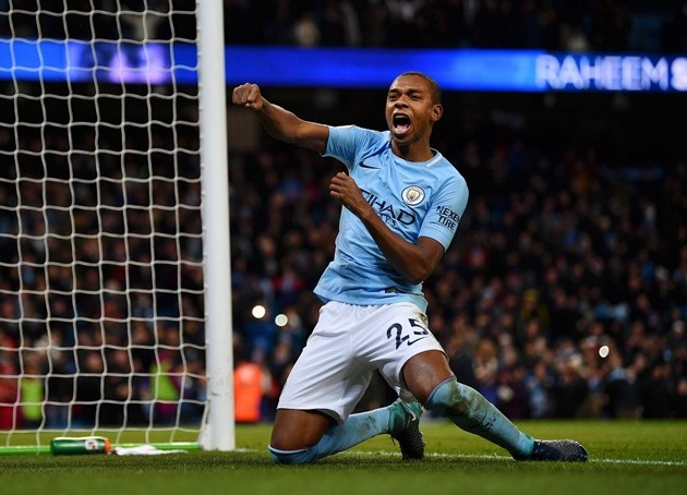 5 Premier League midfielders who can play as centre-backs - Bóng Đá