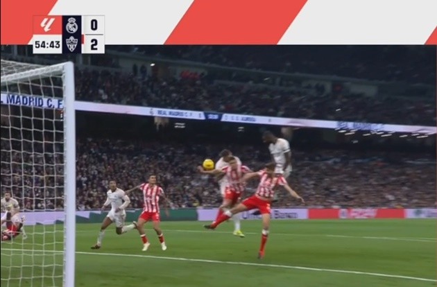 Ngược dòng phút chót, Real làm bùng nổ Bernabeu - Bóng Đá