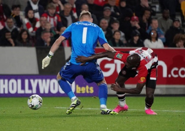 Nelson tỏa sáng, Arsenal nhọc nhằn vượt qua Brentford - Bóng Đá