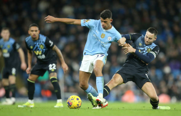 Thắng nhàn Bunrley, Man City vươn lên ngôi nhì bảng - Bóng Đá