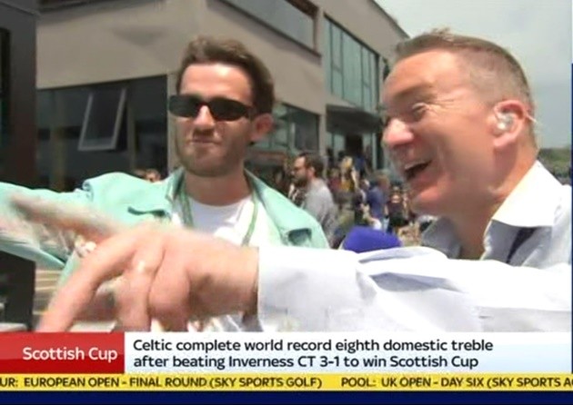 Chelsea’s Mount FLEES Sky Sports cameras on live TV then is finally forced into awkward interview about Man Utd transfer - Bóng Đá