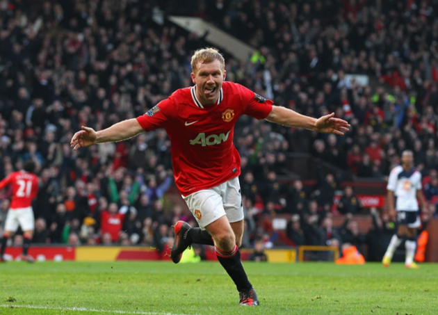 Man Utd legend Paul Scholes gets touchy-feely with a very public lap dance - Bóng Đá