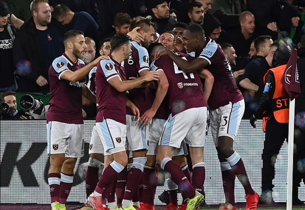 Bạo lực bùng phát sau bàn thắng mở tỷ số của Declan Riced - Bóng Đá