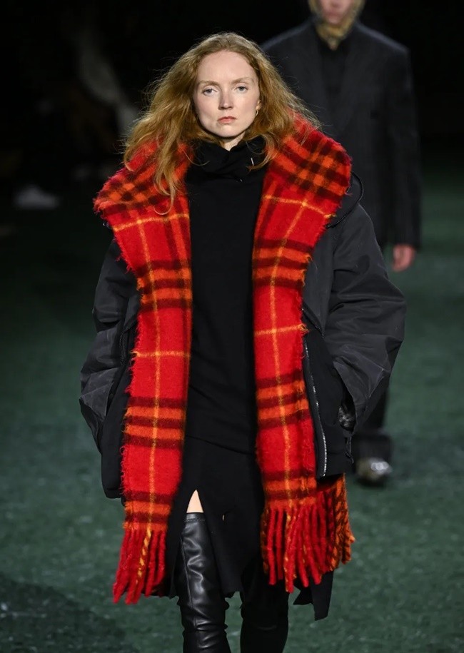 Dele Alli joined by Wag Cindy Kimberly for Burberry event - Bóng Đá