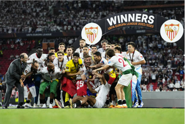 Trọng tài tước hai quả phạt đền mười mươi của Roma? - Bóng Đá