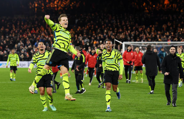 Pep cẩn thận! Man City đang rơi tự do - Bóng Đá