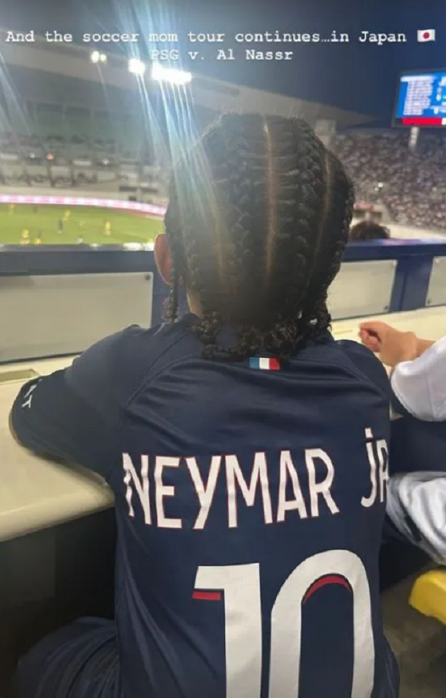  Kim Kardashian bay hơn 4000 dặm để xem Ronaldo - Bóng Đá