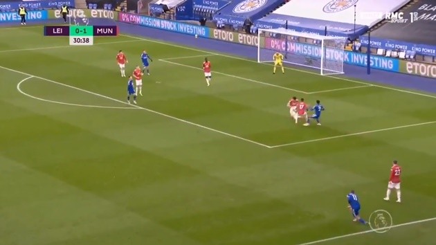Pha phòng ngự hài hước của Maguire vs Leicester - Bóng Đá
