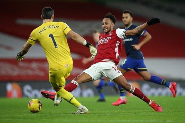 Toàn cảnh Martinez thúc củi chỏ cục súc khiến Aston Villa phẫn nộ - Bóng Đá