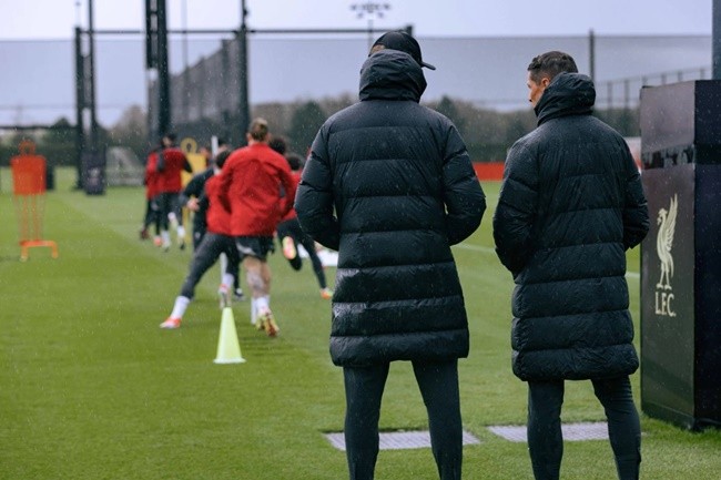 Fernando Torres returns to Liverpool to shadow Jurgen Klopp in training - Bóng Đá